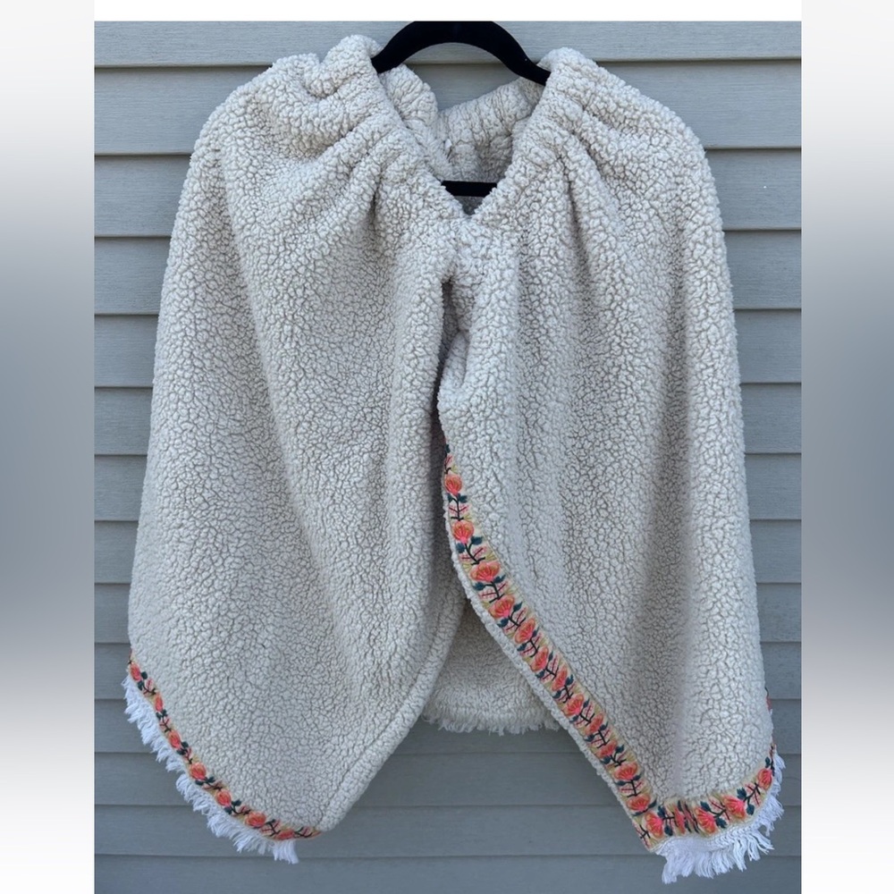 Natural Life Boho Magnet Closure Fringe Embroidered Shawl L/XL
